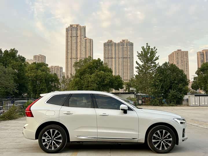 Фото 10 - Volvo XC60