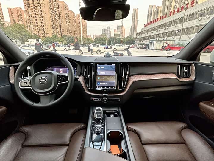 Фото 11 - Volvo XC60