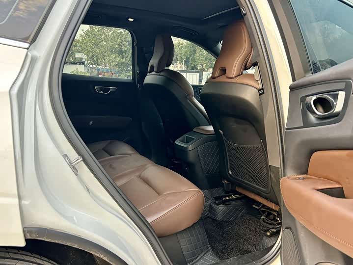 Фото 12 - Volvo XC60