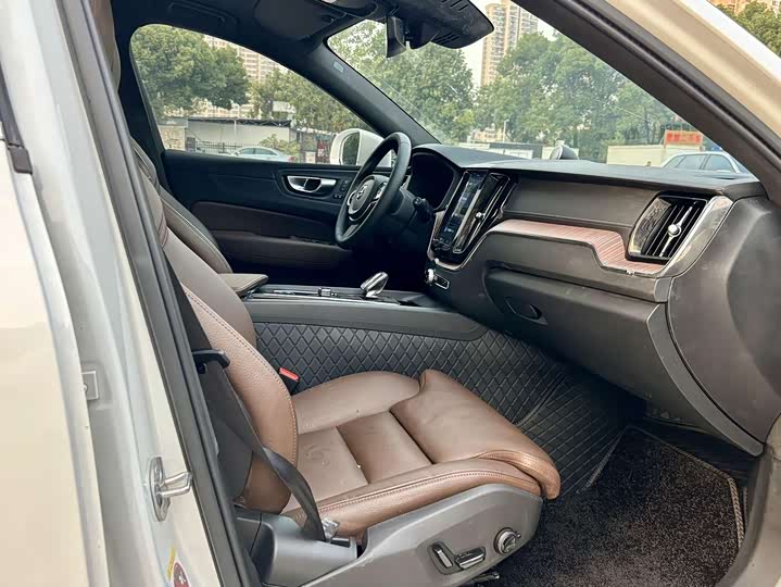 Фото 13 - Volvo XC60