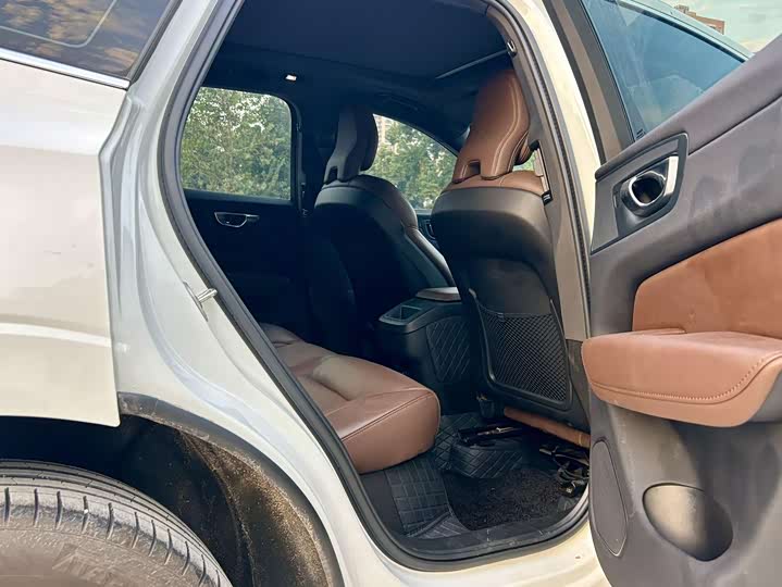 Фото 15 - Volvo XC60