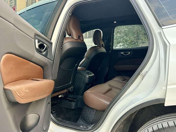 Фото 16 - Volvo XC60