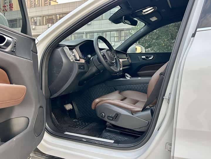 Фото 17 - Volvo XC60