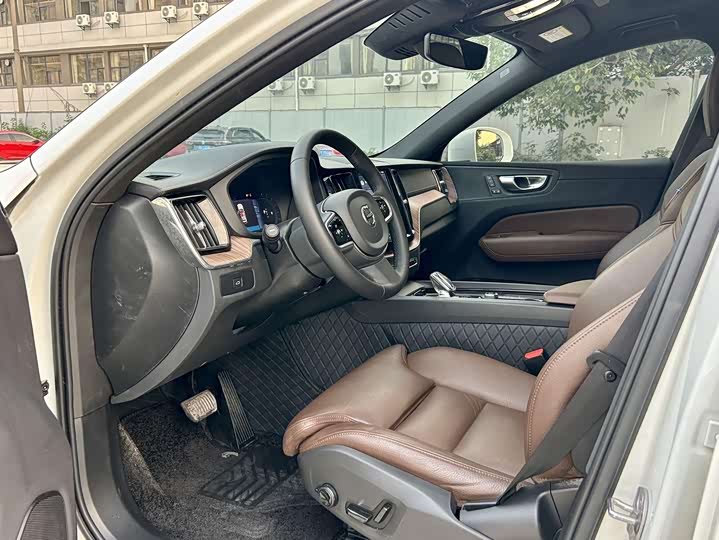 Фото 6 - Volvo XC60