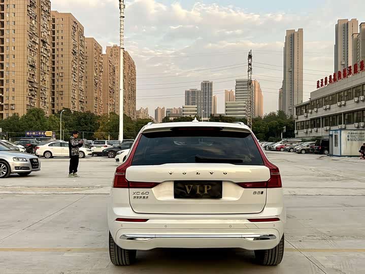 Фото 8 - Volvo XC60