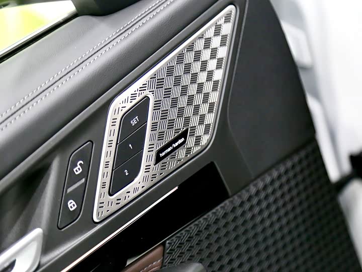 Фото 12 - BMW X1