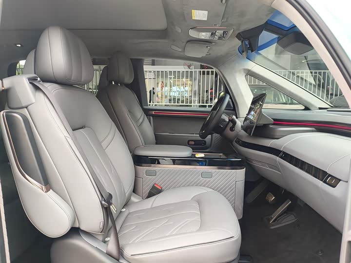 Фото 11 - Zeekr Mix