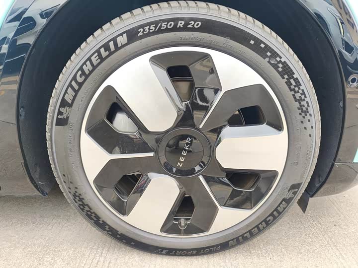 Фото 13 - Zeekr Mix