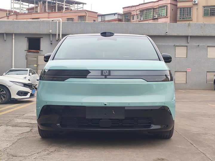 Фото 2 - Zeekr Mix