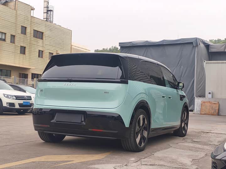 Фото 6 - Zeekr Mix