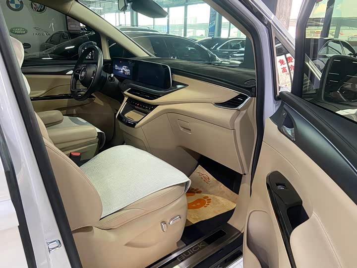 Фото 7 - Buick GL8 Hybrid