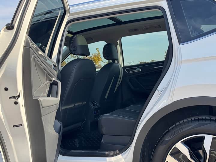 Фото 13 - Volkswagen Tiguan L Pro