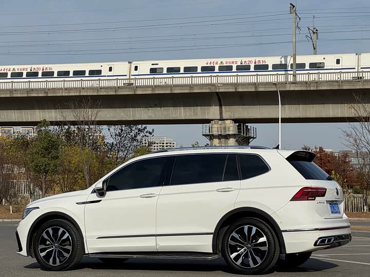 Фото 19 - Volkswagen Tiguan L Pro