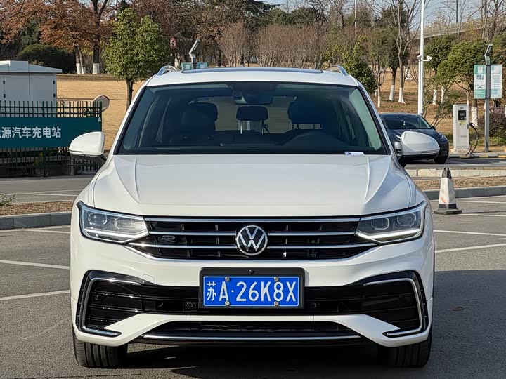 Фото 2 - Volkswagen Tiguan L Pro