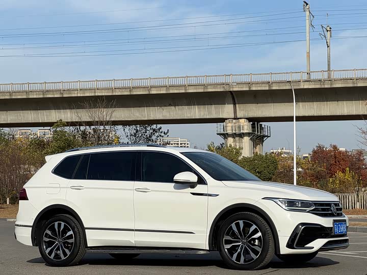 Фото 3 - Volkswagen Tiguan L Pro