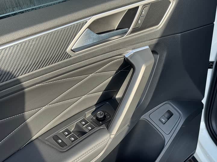 Фото 5 - Volkswagen Tiguan L Pro