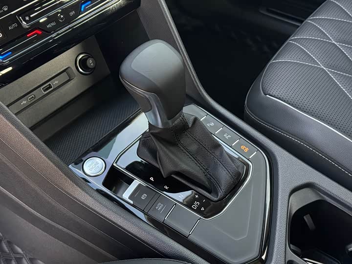 Фото 7 - Volkswagen Tiguan L Pro