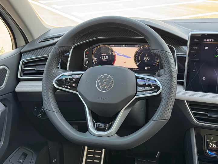 Фото 8 - Volkswagen Tiguan L Pro