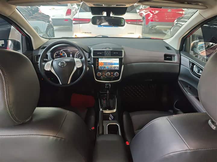 Фото 10 - Nissan Tiida