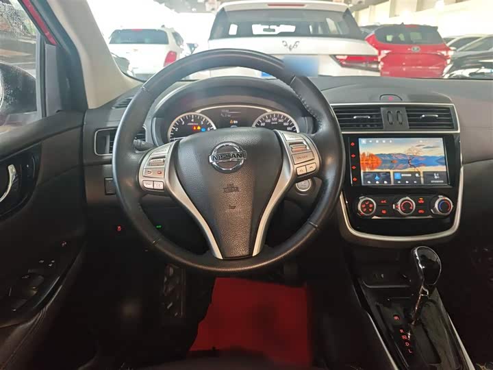 Фото 11 - Nissan Tiida