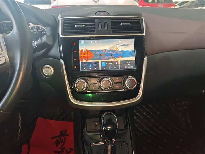 Фото 13 - Nissan Tiida