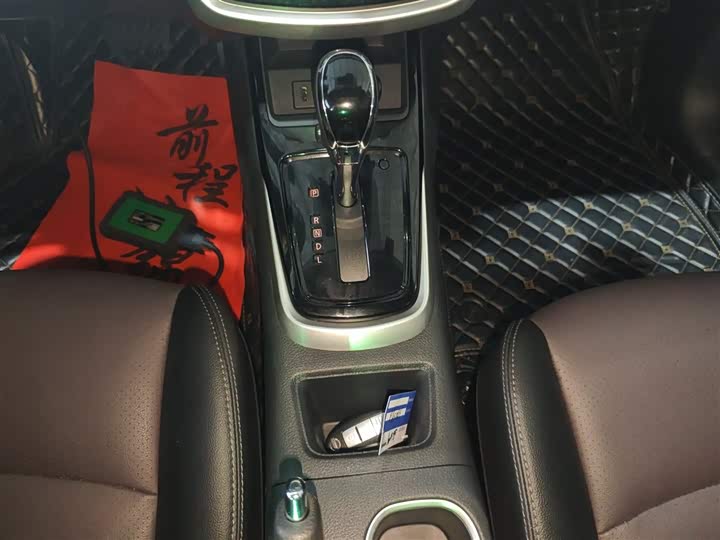 Фото 14 - Nissan Tiida