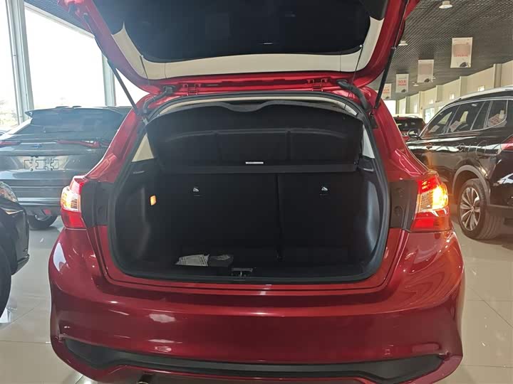 Фото 19 - Nissan Tiida