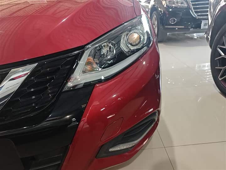 Фото 24 - Nissan Tiida