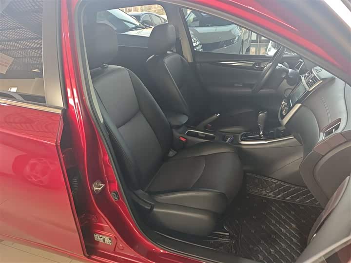 Фото 25 - Nissan Tiida