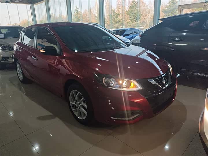 Фото 4 - Nissan Tiida