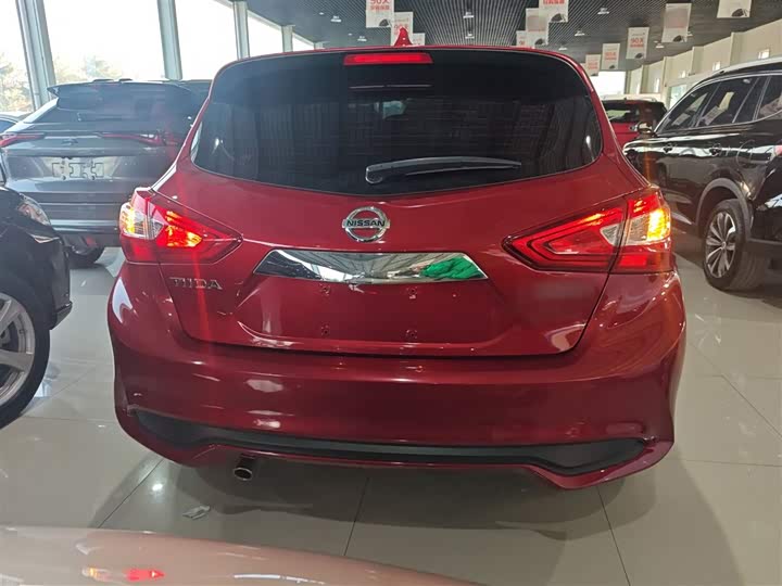 Фото 6 - Nissan Tiida