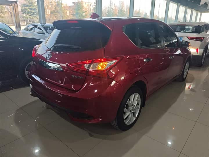 Фото 7 - Nissan Tiida