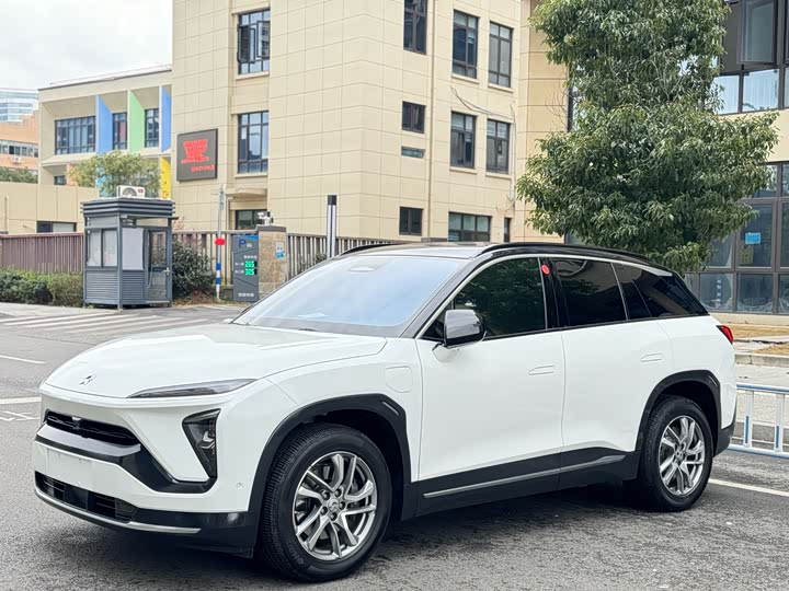 Фото 1 - Nio ES6