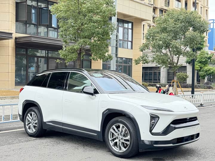 Фото 3 - Nio ES6