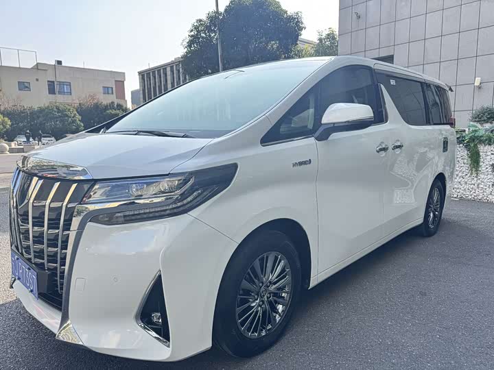 Фото 1 - Toyota Alphard
