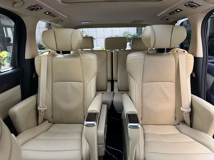 Фото 12 - Toyota Alphard