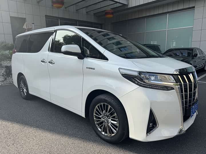 Фото 3 - Toyota Alphard