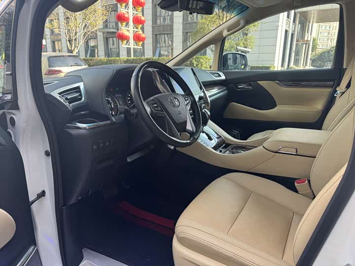 Фото 8 - Toyota Alphard