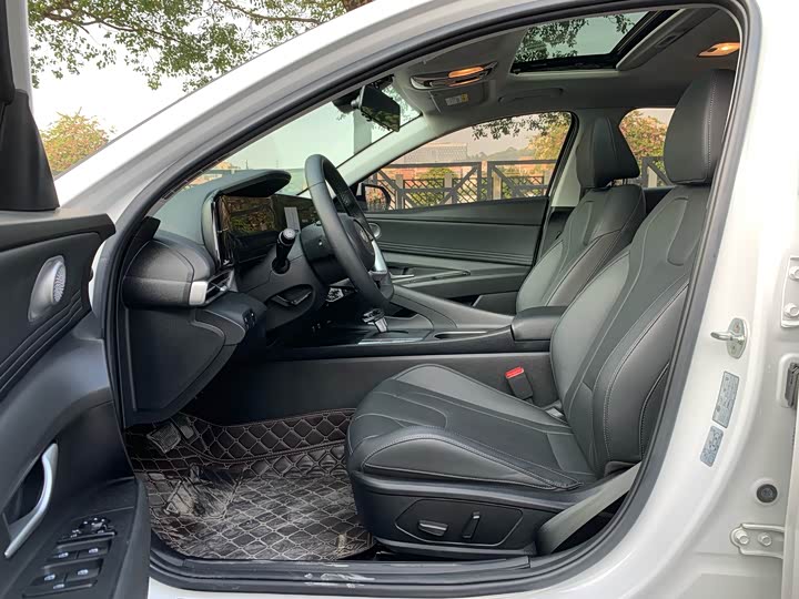 Фото 13 - Hyundai Elantra N line