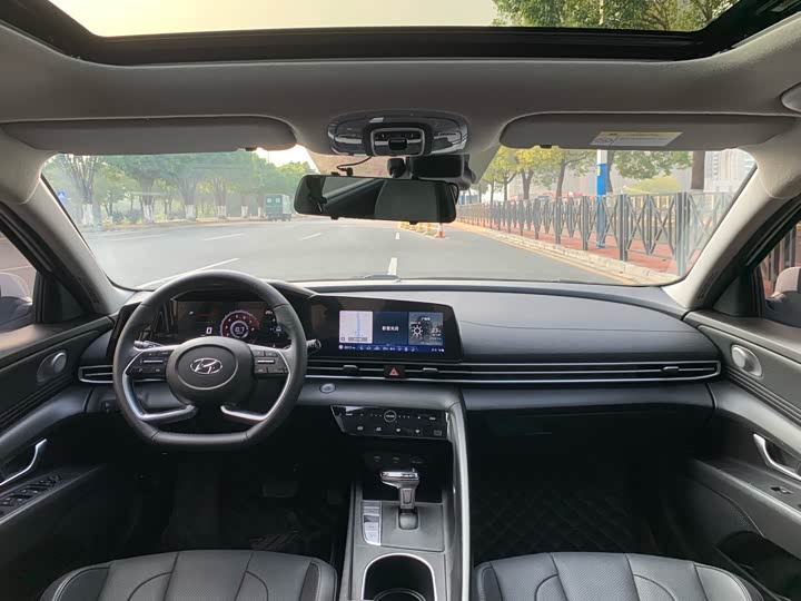 Фото 32 - Hyundai Elantra N line