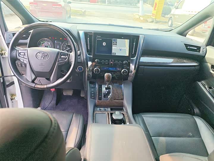 Фото 10 - Toyota Vellfire