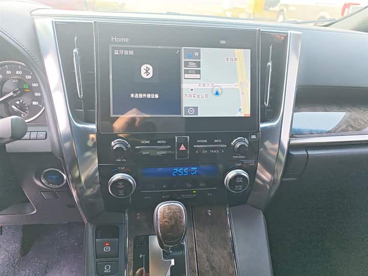 Фото 13 - Toyota Vellfire