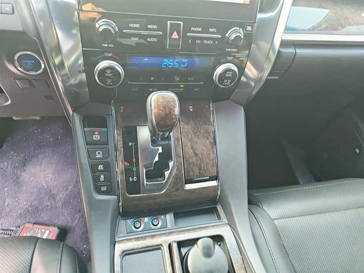 Фото 14 - Toyota Vellfire