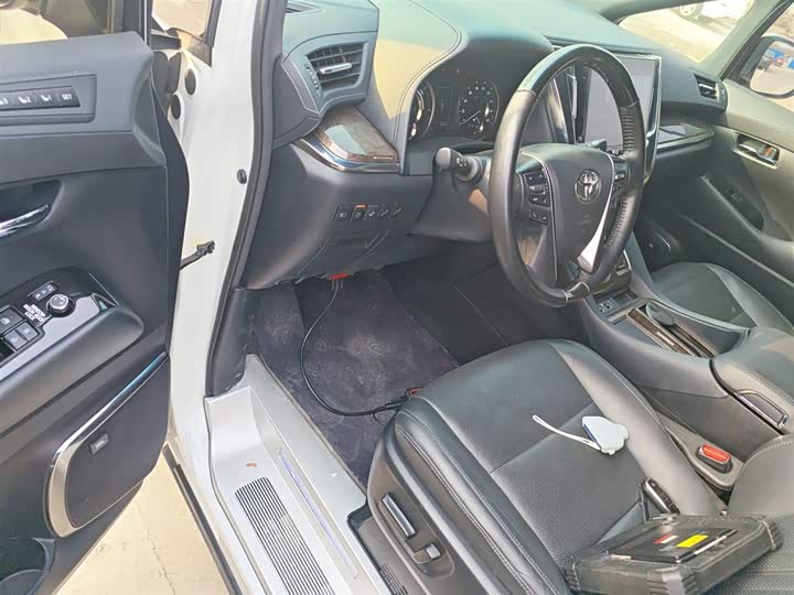 Фото 16 - Toyota Vellfire