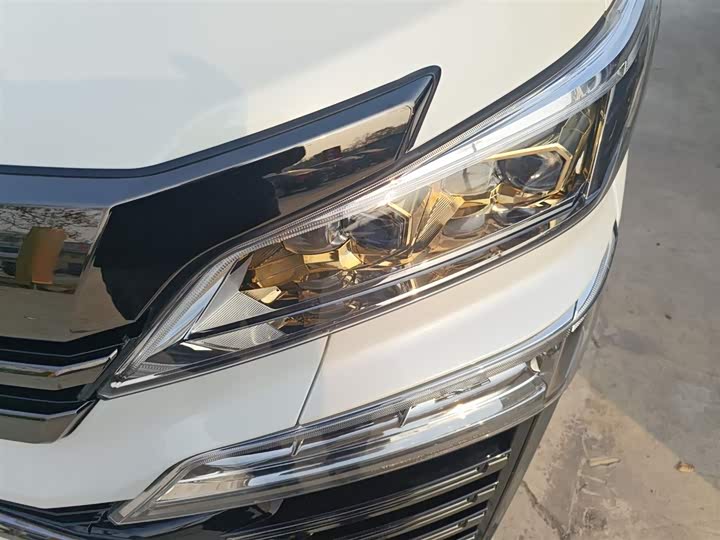 Фото 24 - Toyota Vellfire