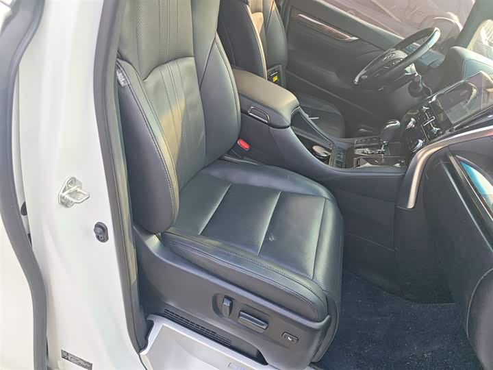 Фото 25 - Toyota Vellfire