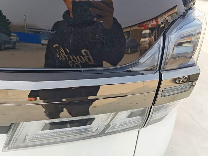 Фото 8 - Toyota Vellfire