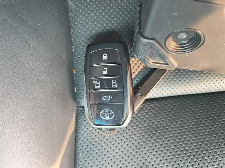 Фото 9 - Toyota Vellfire