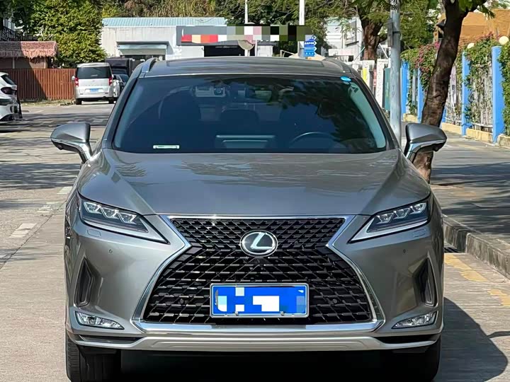 Фото 1 - Lexus RX