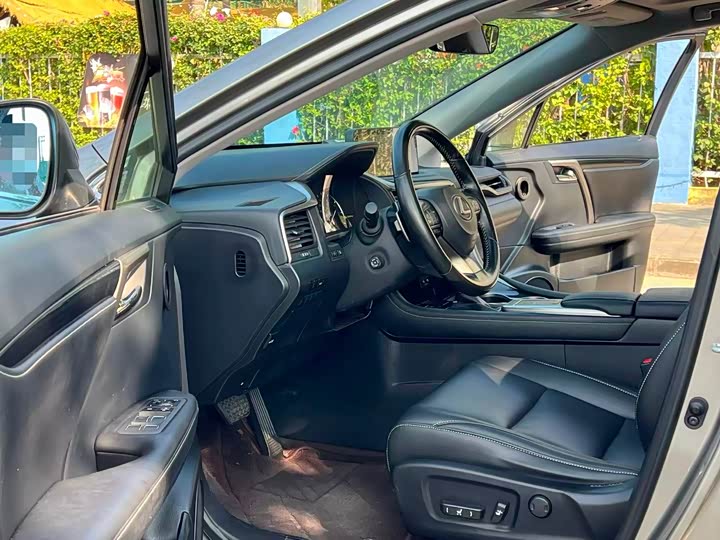 Фото 7 - Lexus RX